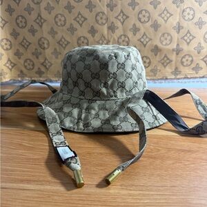 Women’s Gucci hat